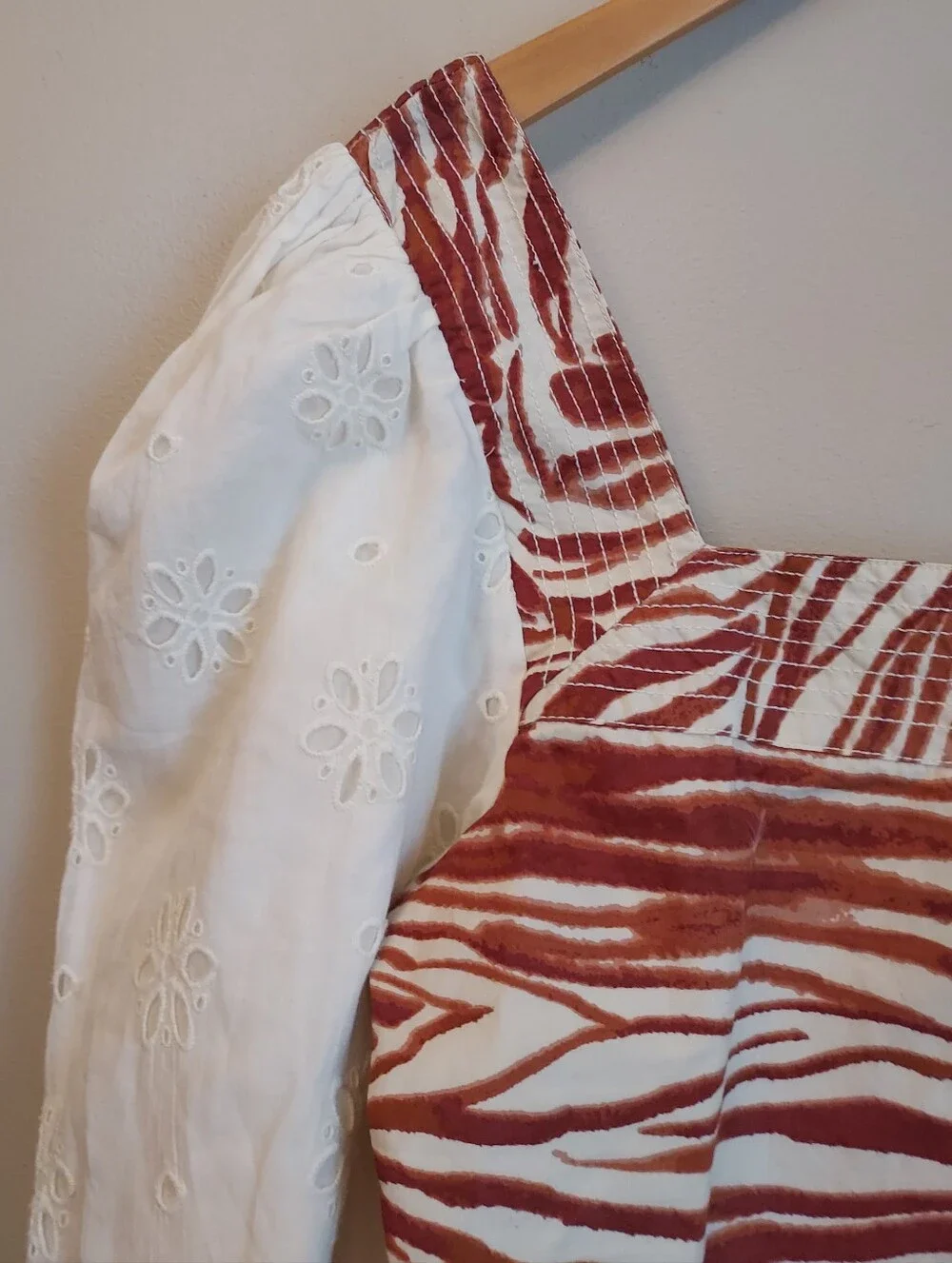 Anthropologie Love The Label Animal Print Long Sleeve Top Size Small